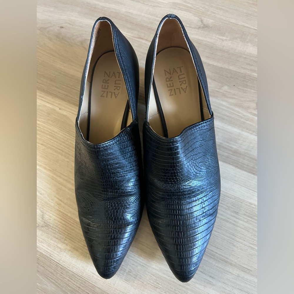 Naturalizer Black Crocodile-Embossed Loafers Size 8.5